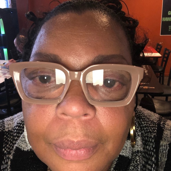 Meet your Posher, Evangeline - Picture 1 of 1